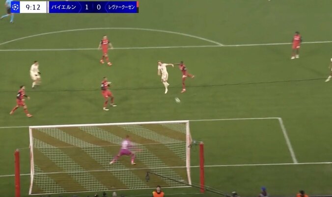 【写真・画像】乱闘勃発！ 怪物FW、ガチギレ… 強烈タックルに“報復キック”炸裂… 両軍入り乱れる衝撃シーン「怖っ！」「そりゃキレる」　1枚目