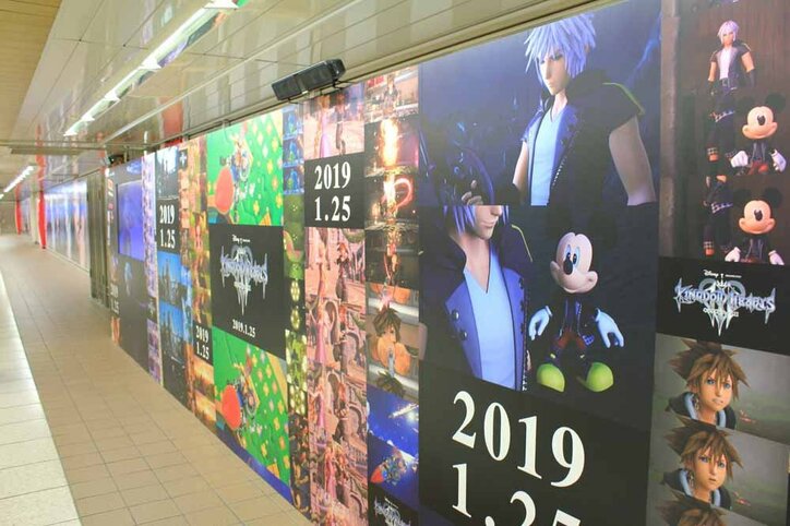 【画像多数】『キングダム ハーツ III』新宿でスペシャルボードが公開　限定配布の“絵本”5冊を大解剖！