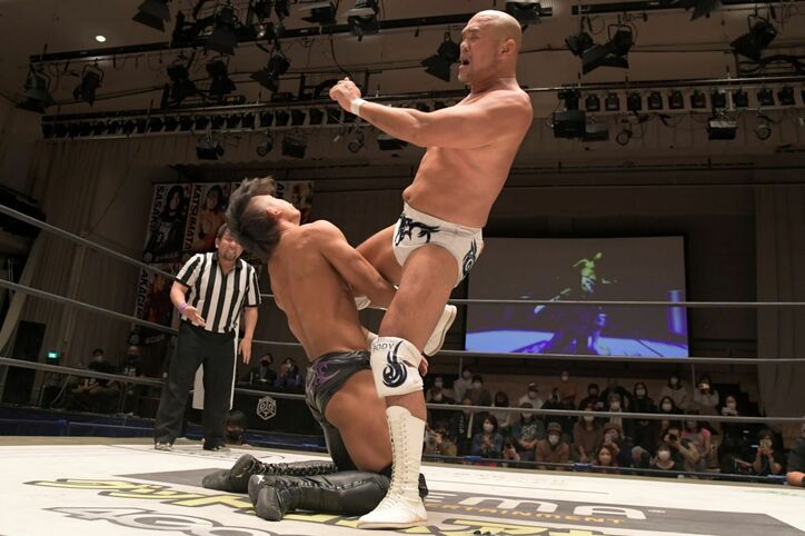 「調子よすぎて怖い」リーグ開幕戦で秋山準に勝利のDDT王者・遠藤哲哉 狙うは再度のケニー・オメガ“逆指名”か