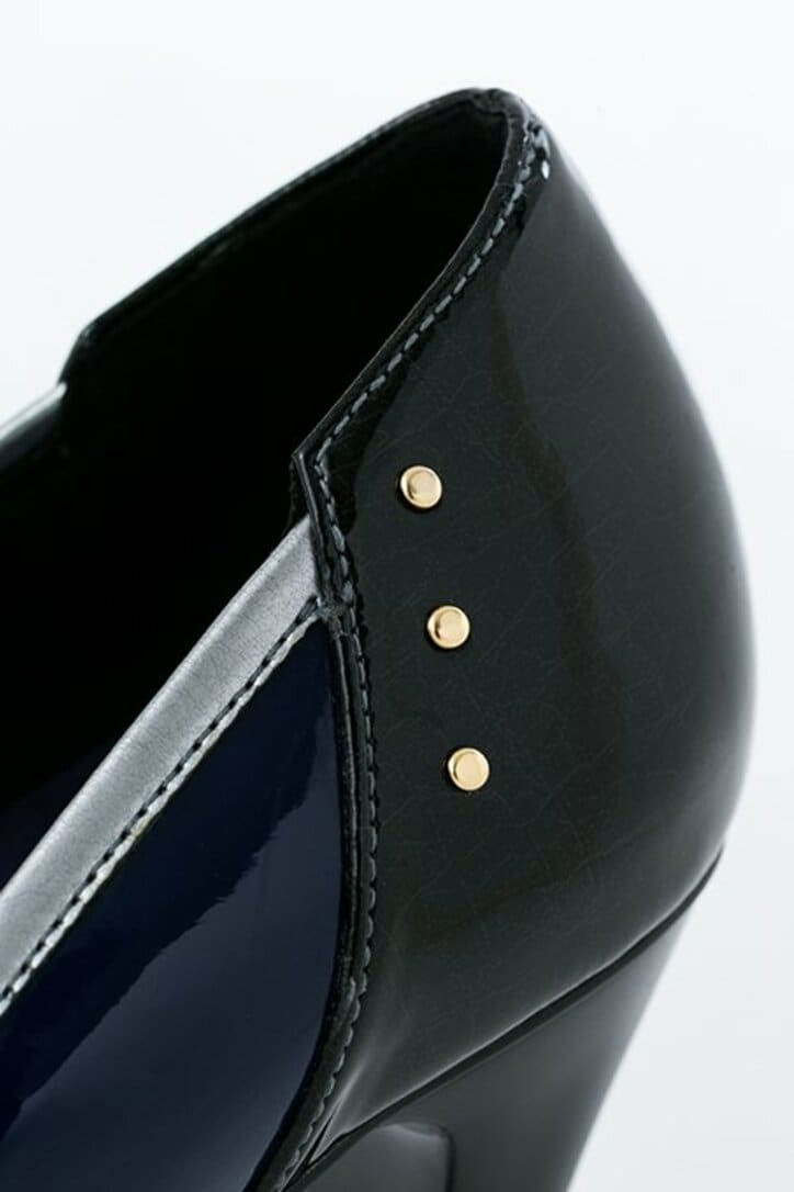 アニメ『K RETURN OF KINGS』伏見猿比古と八田美咲イメージのコラボアイテムが登場！　冬パンプスが普段使いにぴったり