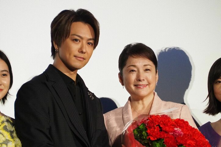 TAKAHIRO、母親役の松坂慶子に母の日プレゼント「これからもお母さんと呼ばせてください」主演映画『僕に、会いたかった』