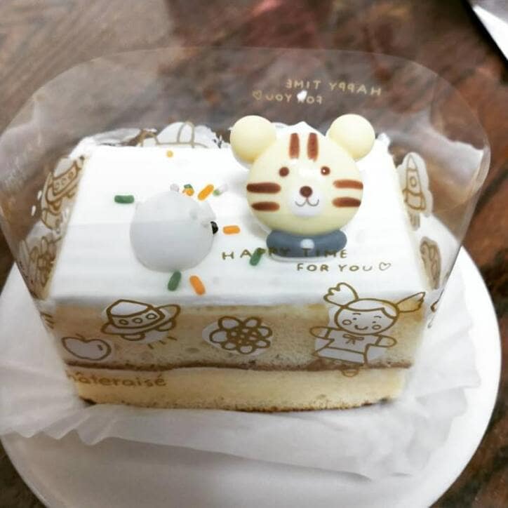  松井千夏『シャトレーゼ』でケーキを購入「こんなに可愛くて税込108円」  1枚目