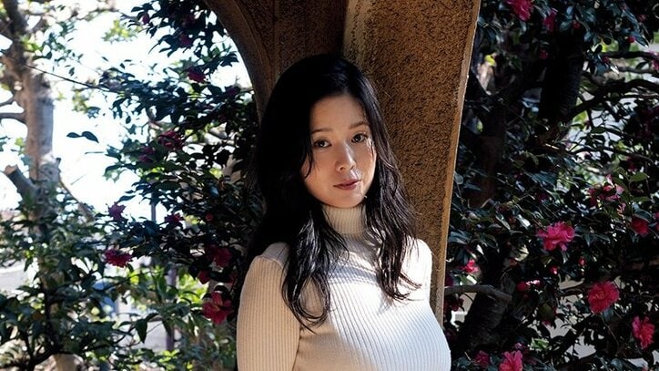 【写真・画像】現役看護師・真田まことのこぼれ落ちそうな“まん丸ボディ” 週刊SPA！「グラビアン魂」登場　1枚目