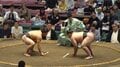 「おっ！」「正面溜席で」大相撲、行司の真後ろに鎮座するミュージシャンの姿 注目若手力士の取組でカメラに抜かれひと際の存在感