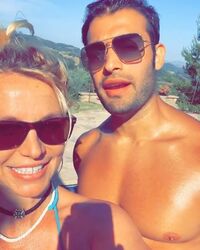 ブリトニー・スピアーズ、12歳年下のマッチョ彼氏とビキニダンス！ラブラブっぷりに反響