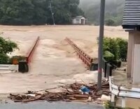 岩見透(いわみん)『球磨川の氾濫で深水橋が崩壊すぐ隣はお世話になった保育園が、、、』