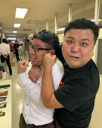 「ヤバいサンタ(笑)」ミキ昴生、“目がギンギン”とろサーモン久保田に芸能ゴシップをプレゼントされる