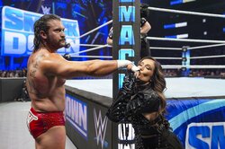 女子レスラー、“妖艶すぎる妨害”で夫を全力援護 「なんだあの女は」「奥さんw」体を張ったアシストにファンも虜