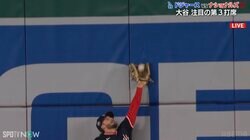 「一瞬入ってた？」大谷翔平の特大三塁打で“ファインプレー未遂”…相手外野手の悔しそうなリアクションが話題「危うくヒットが損に」