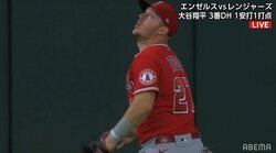 トラウト、惜しくもホームランキャッチならず！ 大ジャンプにファン「兄貴すげーー！」