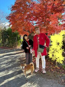  上島竜兵さんの妻、夫の墓参りに訪れてくれた人物「美味しいものが沢山あるのでランチは、家で」 