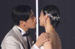 なこなこカップル、結婚をサプライズ発表！ステージでの誓いのキスに会場大興奮「さすがにこれは泣く」「末長くお幸せに！」祝福の声相次ぐ