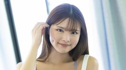 “サーキット場の女神”木村楓が南国ビーチグラビア ヤンマガWebカット公開