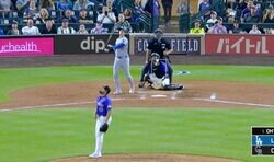 大谷翔平の“衝撃54号”に「ドン引き」 被弾して“吹っ飛ぶ”… 投手の動きがおかしくなる「また被害者の会か」