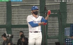 なんか変だぞ？ 日ハム・新庄監督、様子がおかしい… “謎の動き”が話題に「どうした」「清宮わかってる？」コーチャーズボックスでの行動にファンざわつく