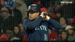 吉田正尚にも聴かせたい？現地解説者が試合中に突然熱唱、視聴者も大爆笑「いきなり歌い出したｗ」