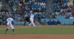 大谷翔平の打球はなんで上がらない…？ 打球速度180キロ超えの高速ヒット連発もファンの声 「どうしてもホームランを期待しちゃう」「まだ手術明けだぞ？」