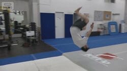 子どもも大人もバク転に夢中　技術修得できる教室が人気、店舗拡大も