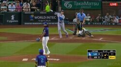 大谷翔平の衝撃54号“プール着弾”ホームランに相手投手もガックリ…高速で振り返り“確信”リアクションの瞬間