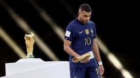 「死んだエムバペのために黙祷だ！」W杯優勝のアルゼンチンGKがイジる