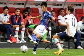 左CB→右SB→3バックでフル出場　冨安健洋「方向性は少しずつ見えてきた」