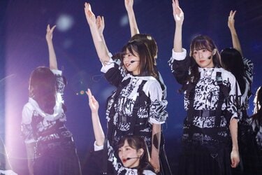 欅坂46、笑顔と涙あふれたラストライブで5年間の歴史に幕 新たな坂を駆け上がる“櫻坂46”が誕生 | エンタメ総合 | ABEMA TIMES |  アベマタイムズ