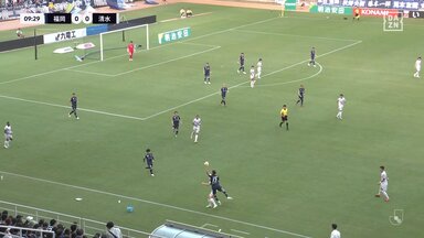 「イエローやろ」明らかなハンドが“お咎めなし”でSNS総ツッコミ「なんでカード出ないの」「思いっきり手で触りに行っていますよね」