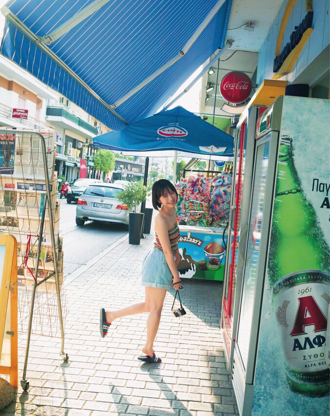 17歳とは思えない大人びた表情 藤崎ゆみあ1st写真集の表紙が決定、タイトルは『FUJISAKI YUMIA』 2枚目