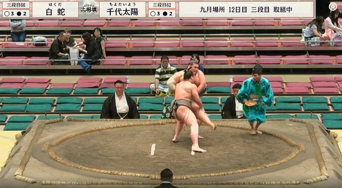 【写真・画像】高安「のこった」 驚異の瞬間に「あの足」「見事」「ダンサブル」横綱撃破でSNS反響続々　1枚目