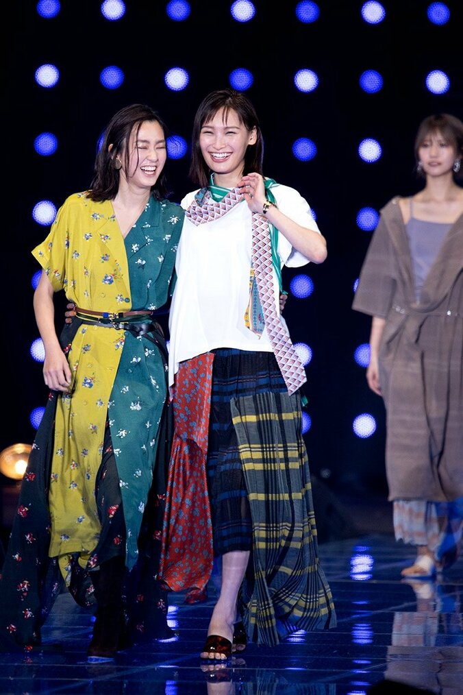 山田優が圧巻のスタイルで存在感放つ！ 人気モデルが一堂に『TGC』【画像集】 23枚目