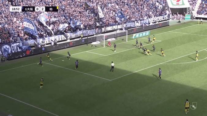なんて股抜きだ！ 柏MFの“急加速ドリブル”がまるで三笘薫「こんな技いつ覚えた！？」「極上だ」スーパー突破から絶品アシスト 5枚目