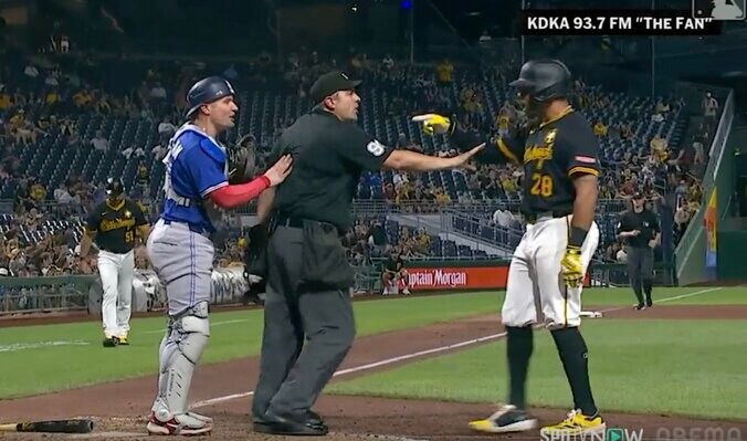 【写真・画像】何が起きた？ 大谷翔平、爆速打球で“まさかの光景”「ビビるだろ」「めっちゃ怖い」スマホいじる観客のリアクションが話題に　1枚目