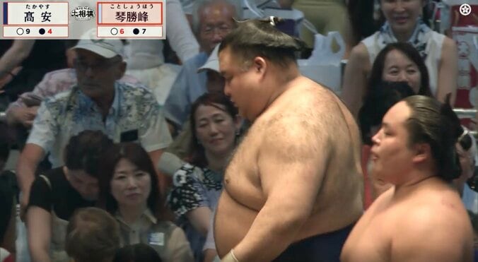 【写真・画像】41歳・玉鷲、大ハッスルの逆転劇! 際どい決着に「逆やと思った」ファン反応も「ほんとだ」カメラが捉えた“左手”話題に 1枚目