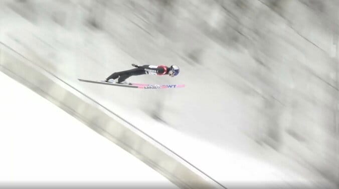 「なんというジャンプだ！」日本人五輪王者が母国で衝撃“136.5M” 確信した世界一「このまま下まで飛んでくるんだろうな」 5枚目