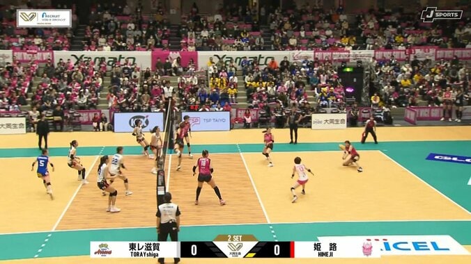 「かわいいだけじゃ」で人気の女子バレー選手、試合で見せた“渾身パンチ”が「凄すぎる」と話題 3枚目