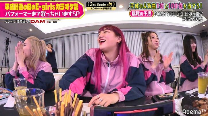 E-girls鷲尾伶菜、圧倒的美声で安室奈美恵の『CAN YOU CELEBRATE?』をカラオケで熱唱！メンバーうっとり「ずっと歌ってほしい」 4枚目