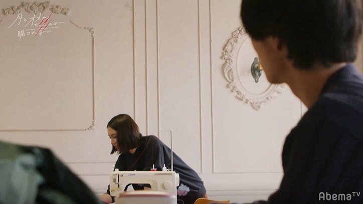 とおるが嫉妬！？デート帰りのあずさを目で追い…「モヤモヤする」『月とオオカミちゃん』第11話