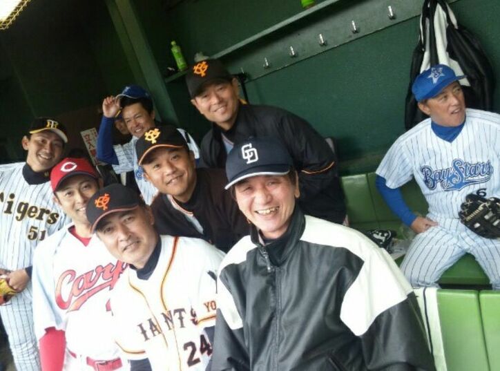 大島康徳、桑田真澄も参加しプロ野球OBと集合写真「嬉しいなぁ」