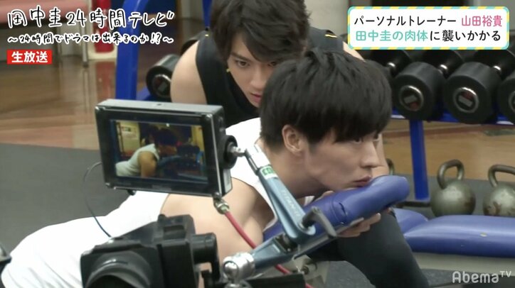 田中圭の筋トレ姿に視聴者大興奮「ほんまにこの時間のタンクトップ姿はブフォォォ」