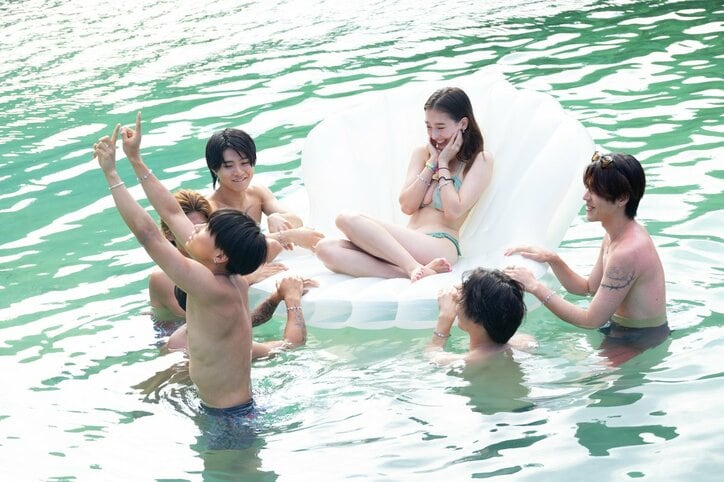 年上のセクシー弁護士に見つめられドキドキ!黒髪マッシュの大学生「緊張して…」としどろもどろ『シャッフルアイランド Season3』#1