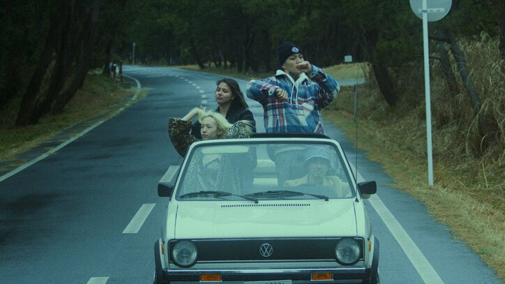 プロデューサーKMが、LEXをフィーチャーしたシングル”Stay (feat. LEX)”を配信スタート。 本日19:00にHAVIT ART STUDIOが手掛けたMVが公開！