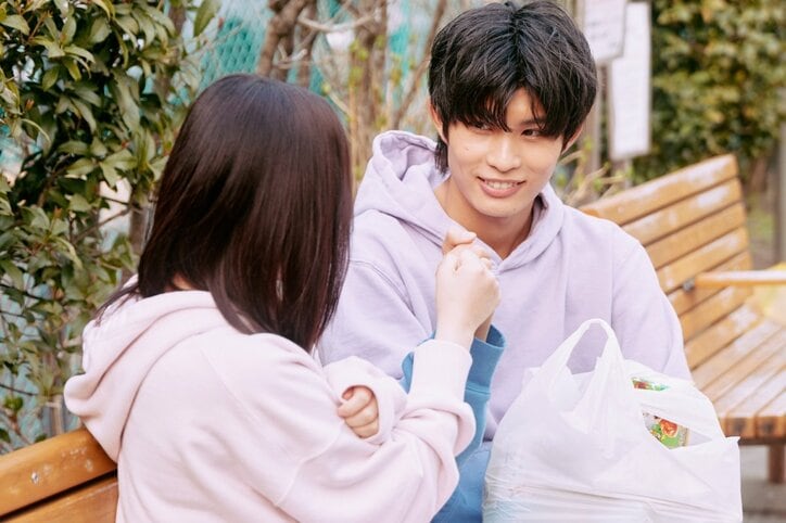 齊藤なぎさ、失恋後の新たな恋はあの若手俳優!“頭ポンポン”に「きゃーーもう一回やって」『花束オオカミ』第6話