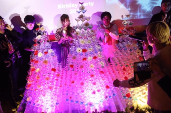 ざわちん、バブリーな誕生日会に参加　巨大シャンパンタワーに驚愕