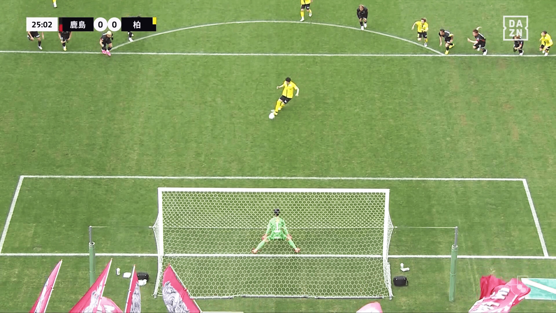 【写真・画像】「なんというパワー！」GKの手を弾き飛ばす“衝撃ボレー”にファン騒然 FC東京9番が豪快弾「うますぎ」「えぐいっす」　1枚目