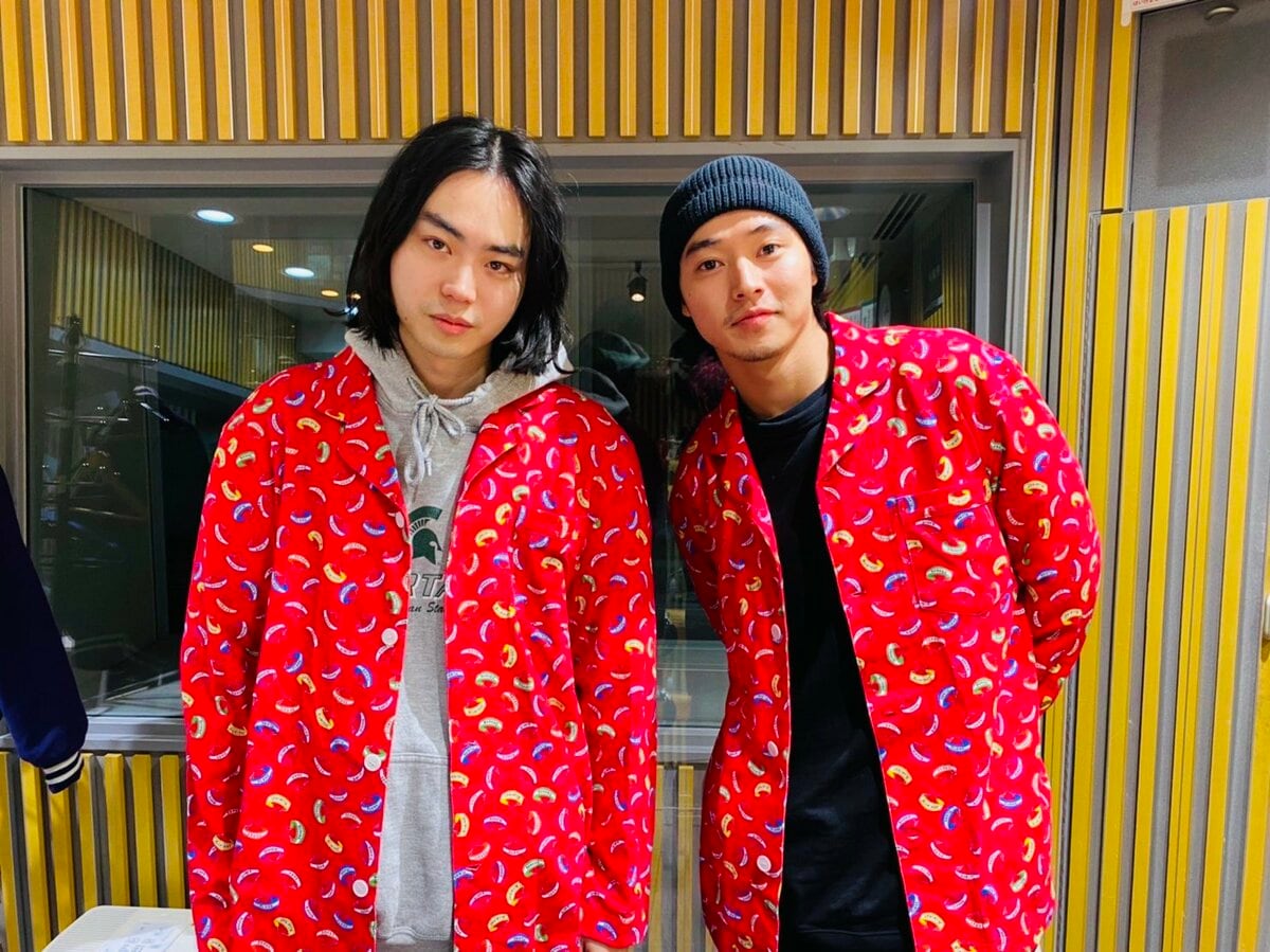 菅田将暉＆山﨑賢人の“お揃い衣装”の2ショットにファン感激