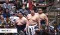 大相撲中継、個性派俳優が横綱と“最接近”「べらぼうの時と同じような表情」「シブいわ～」ファン驚き