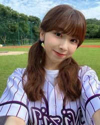 NiziU・ミイヒのツインテ自撮りショットにファン絶賛 「うさぎさんに見える」「世界一かわいい」