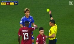 「おかしいだろ！」「中東の笛きたわ…」松木玖生が“誤審”でイエローカードを食らう…U-23カタール代表MFの“演技”にレフェリーが騙された瞬間「顔に当たってないって」