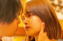 美男美女がベッドの上で激しすぎるキス！ニューヨーク屋敷「よく我慢できるわ！」