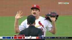 元巨人マイコラスが報復死球で退場！ 相棒捕手の負傷交代直後の投球で 初回に先発投手退場の117年ぶり事態に球場騒然